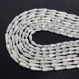 Perle di conchiglia bianca naturale a goccia con lucentezza per gioielli fai da te
