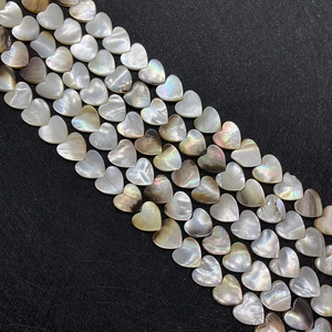 Perles de nacre naturelle en forme de cœur avec éclat irisé pour la création de bijoux