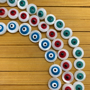 Flache runde böse blick muschelperlen in blau, rot und grün für DIY schmuckherstellung