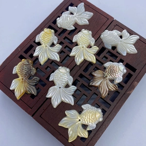 Natuurlijke zeeschelp goudvisvormige hanger kralen met parelglans voor DIY sieraden maken