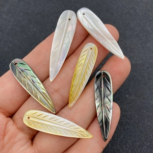 Natuurlijke zeeschelp blad hangers met fijn gesneden nerven voor DIY sieraden