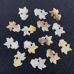 Natuurlijke Zeeschelp Goudvis Charmes Gesneden Kunstparelmoer Kralen Voor DIY Ketting Oorbel Sieraden Maken Hangers