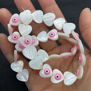 Natürliche herzförmige Muschelperlen mit rosa bösem Blick für DIY-Schmuckherstellung