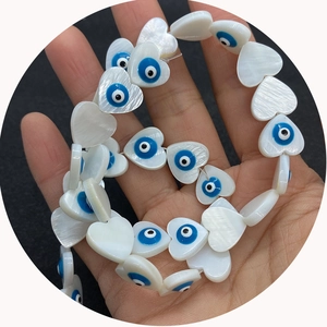 Natürliche Herzperlen aus Süßwassermuschel mit Bösem Blick Design für DIY Schmuckherstellung