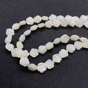 Perles de nacre blanche de 8mm avec sculpture de rose double face pour la création de bijoux