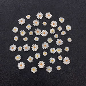 Perline in Conchiglia d'Acqua di Mare a Forma di Girasole Bianco per Fai da Te Lucidate Margherita Perline Sciolte Gioielli Accessori