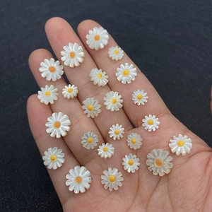 Perle di conchiglia naturale a forma di girasole per la creazione di gioielli fai da te