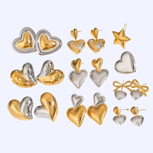 Boucles d'Oreilles Minimalistes en Acier Inoxydable Cœur Étoile Nœud pour Femmes Bicolore Or Argent Étanches Bijoux