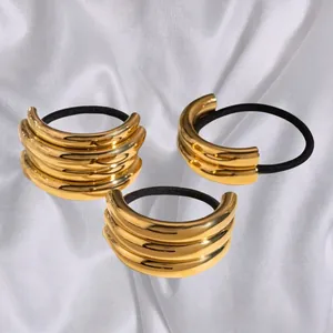 Lot de trois chouchous en acier inoxydable plaqué or avec élastiques noirs
