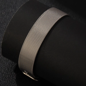 Bracciale regolabile in maglia milanese in acciaio al titanio argento con trama tessuta