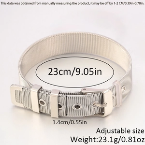 Vista dettagliata del bracciale a maglia in acciaio inossidabile regolabile con fibbia
