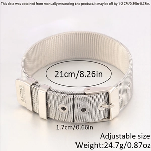 Vista dettagliata del bracciale regolabile in maglia d'acciaio inossidabile con fibbia