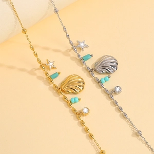 Bracelet avec pendentifs coquillage étoile et perles bleues en acier doré et argent