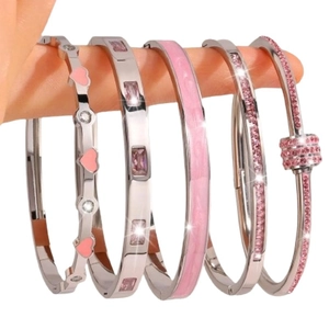 Ensemble de 5 bracelets en acier inoxydable argenté avec cœurs roses et zircons cubiques