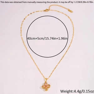 Dettaglio della collana a quadrifoglio dorata con misure 40cm+5cm e peso 4,4g