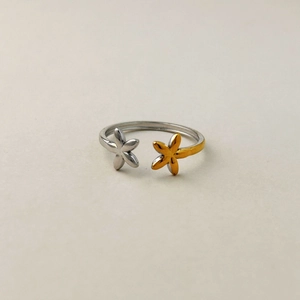 Bague ouverte bicolore en acier inoxydable au design unique d'étoile or et argent