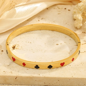 Eleganter Poker-Armreif aus Gold-Titanstahl mit schwarzen und roten Emaille-Mustern