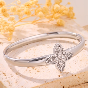 Detailed macro view of the silver clover bangle with shimmering crystal pavé setting