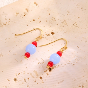 Boucles d'oreilles rétro en acier titane avec perles d'agate rouge sur pierre
