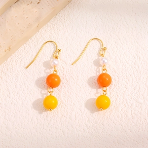 Boucles d'oreilles rétro en acier inoxydable avec perle blanche et perles orange jaune