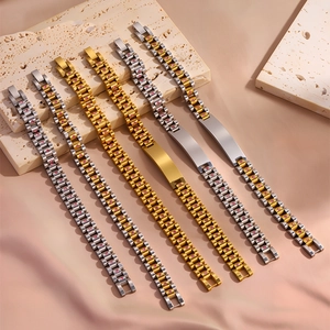 Pulsera de acero de titanio con diamantes rosas y eslabones de reloj en oro y plata
