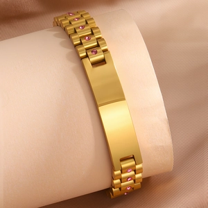Pulsera estilo reloj chapada en oro con diamantes rosa y placa de metal personalizable