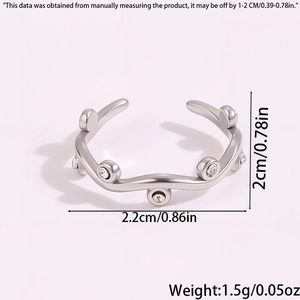 Detailed size chart of a silver wavy steel ring with five white cubic zirconia stones