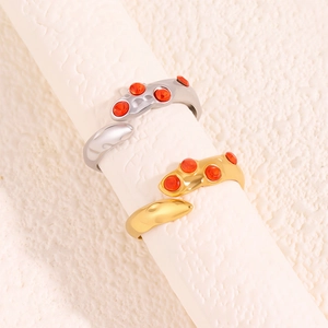 Bagues en acier titane à texture de lave irrégulière avec cristaux orange en or et argent