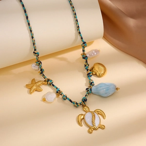 Collier bohème en corde tressée avec pendentifs tortue, étoile de mer et coquillages