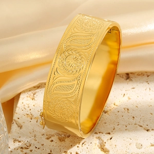 Exquisite gold-plated sunflower titanium steel bangle with vintage relief patterns