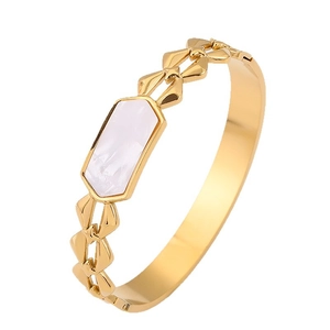 Elegante brazalete de acero inoxidable chapado en oro 18K con motivos de rombos y nácar fino