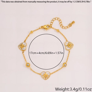 Detail eines Gold-Herzarmbands aus Titanstahl mit 17cm Länge und 3,4g Gewicht