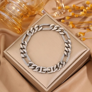 Pulsera de cadena cubana para hombre en acero titanio plateado con circonitas
