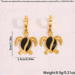 Détail montrant les dimensions et le poids des boucles d'oreilles tortue dorée et noire