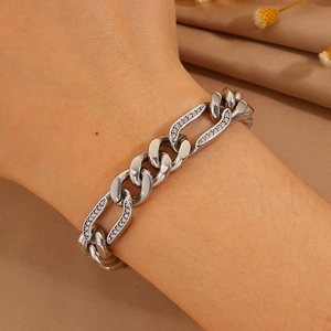 Pulsera de eslabones cubanos de acero de titanio con brillantes circonitas engastadas pavé