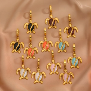 Boucles d'oreilles tortue en acier titane doré avec émail coloré pour femmes