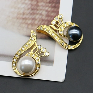 Elegant peacock wing pearl pendants with gold plating and sparkling zircon inlay