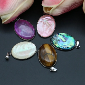 Set de colgantes ovalados de piedra natural con ojo de tigre y nácar con bordes