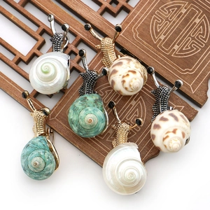 Broche Escargot en Coquillage Naturel Pendentif Collier Alliage Plaqué Or Argent Bijoux Animaux Océan Vintage Femmes Hommes