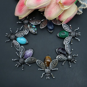Pendentifs abeille en œil de tigre naturel et nacre d'abalone avec ailes argentées