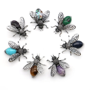Broche pendentif abeille rétro avec oeil de tigre et nacre en sept styles de pierres fines