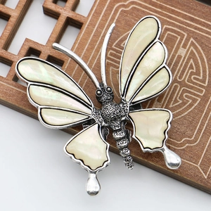 Vintage Natural White Mother Of Pearl Butterfly Brooch For Women Alloy Electroplated Dual Use Pendant Necklace Jewelry Gift