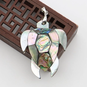 Exquis pendentif tortue de mer en mosaïque de nacre d'ormeau naturelle et métal argenté