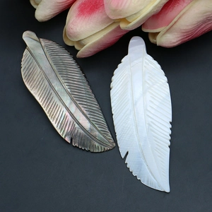 Engraved feather-shaped natural sea shell pendants in black and white mother of pearl