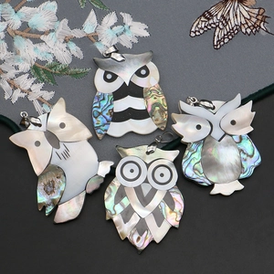 Pendentifs hibou en nacre naturelle avec design patchwork en coquille d'ormeau unique
