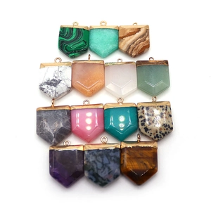 Lot de 14 pendentifs pointes de flèche en pierre naturelle avec capuchons dorés