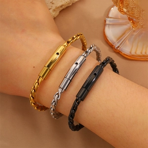 Bracciali da uomo in acciaio inossidabile con catena a spina di pesce in tre colori