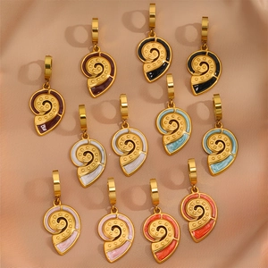 Lot de 11 pendentifs coquillages en émail coloré et acier doré pour boucles d'oreilles