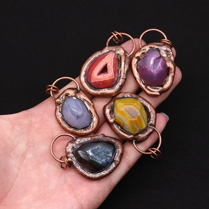 Handmade natural agate stone pendants in various colors with vintage copper plating edge