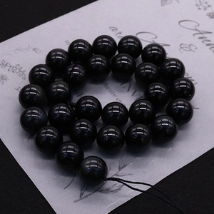 Polierte 10mm schwarze Obsidian-Perlen für DIY-Schmuckherstellung auf dekorative Karte